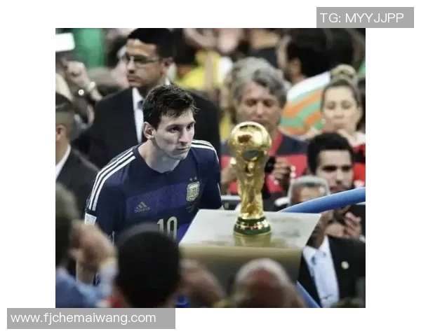 红衣足球球星排名第4的传奇人物是谁他在赛场上的光辉时刻回顾 红衣足球球星排名第4的传奇人物是谁他在赛场上的光辉时刻回顾