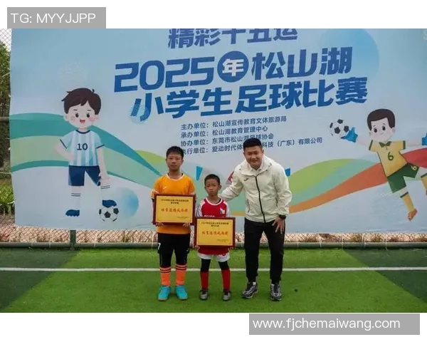 聚焦绿茵荣耀以足球球星吊牌展现传奇风采与时代激情 聚焦绿茵荣耀以足球球星吊牌展现传奇风采与时代激情