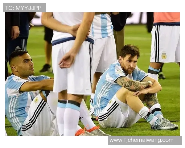 足球球星因对手亲密举动吃醋视频曝光引发球迷热议 足球球星因对手亲密举动吃醋视频曝光引发球迷热议